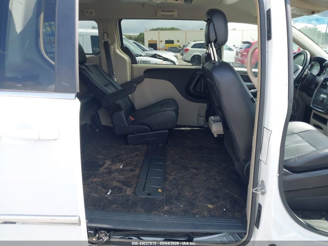 2015 Chrysler Town & Country Touring მანქანა იყიდება აუქციონზე, vin: 2C4RC1BG8FR552214, აუქციონის ნომერი: 45037815