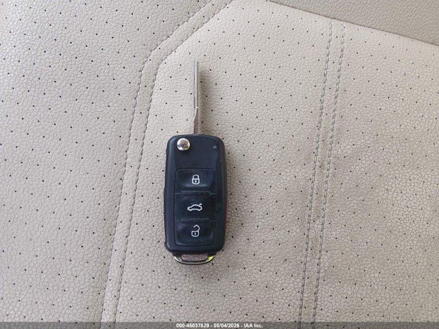 45037829 :رقم المزاد ، 1VWBT7A32HC038161 vin ، 2017 Volkswagen Passat 1.8t Se مزاد بيع