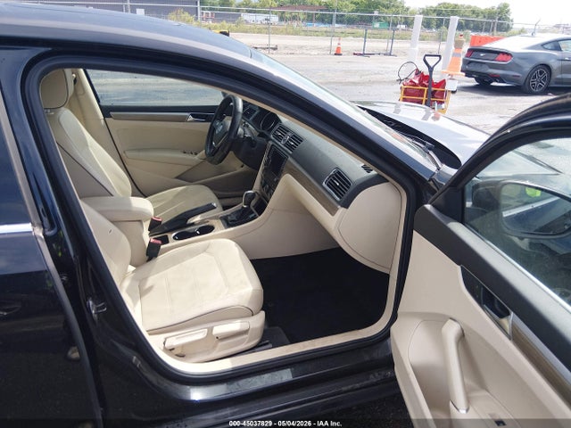 45037829 :رقم المزاد ، 1VWBT7A32HC038161 vin ، 2017 Volkswagen Passat 1.8t Se مزاد بيع