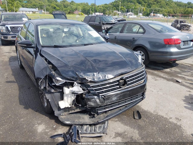 45037829 :رقم المزاد ، 1VWBT7A32HC038161 vin ، 2017 Volkswagen Passat 1.8t Se مزاد بيع