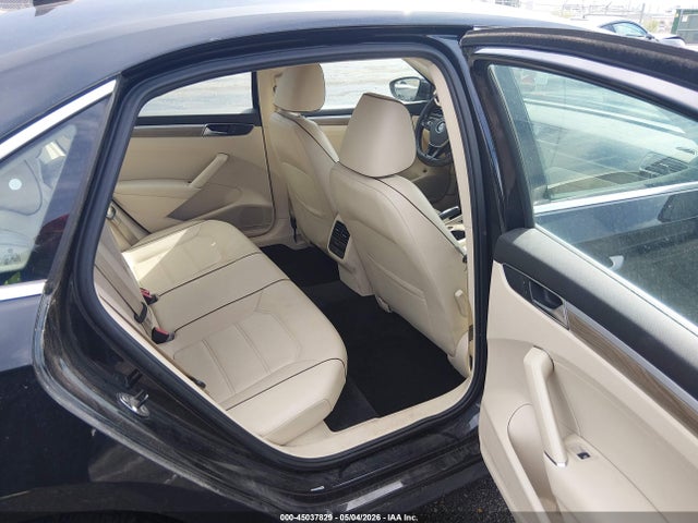 45037829 :رقم المزاد ، 1VWBT7A32HC038161 vin ، 2017 Volkswagen Passat 1.8t Se مزاد بيع