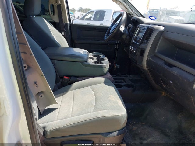 45037845 :رقم المزاد ، 3C6TR5HT7JG242156 vin ، 2018 Ram 2500 Tradesman  4x4 8' Box مزاد بيع