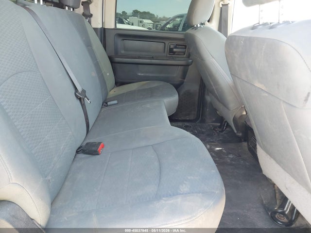 45037845 :رقم المزاد ، 3C6TR5HT7JG242156 vin ، 2018 Ram 2500 Tradesman  4x4 8' Box مزاد بيع