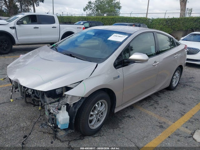 Toyota Prius Prime Premium 2017 JTDKARFP9H3056558 Image 2