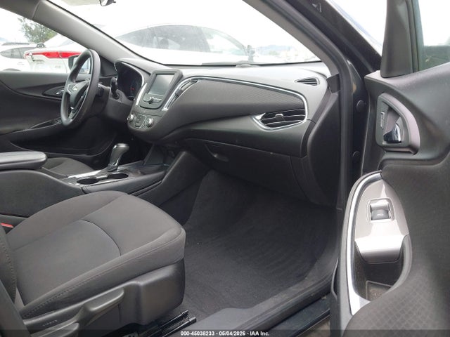 1G1ZD5ST1JF157639 Chevrolet MALIBU LT