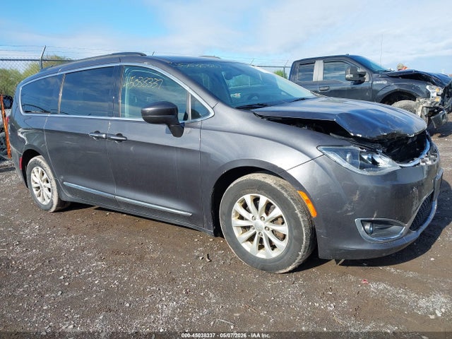 Продаж на аукціоні авто 2017 Chrysler Pacifica Touring-l, vin: 2C4RC1BG9HR719988, номер лоту: 45038337