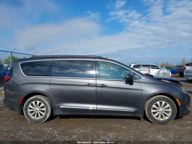 Продаж на аукціоні авто 2017 Chrysler Pacifica Touring-l, vin: 2C4RC1BG9HR719988, номер лоту: 45038337