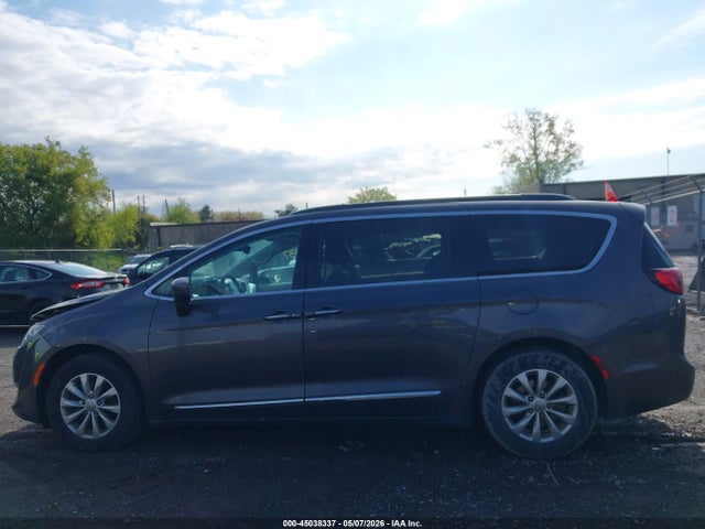 Продаж на аукціоні авто 2017 Chrysler Pacifica Touring-l, vin: 2C4RC1BG9HR719988, номер лоту: 45038337