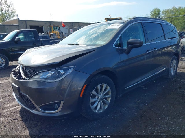 Продаж на аукціоні авто 2017 Chrysler Pacifica Touring-l, vin: 2C4RC1BG9HR719988, номер лоту: 45038337