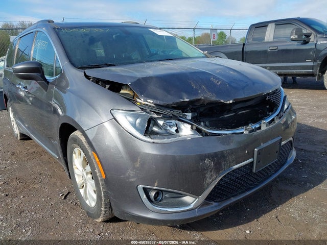 Продаж на аукціоні авто 2017 Chrysler Pacifica Touring-l, vin: 2C4RC1BG9HR719988, номер лоту: 45038337