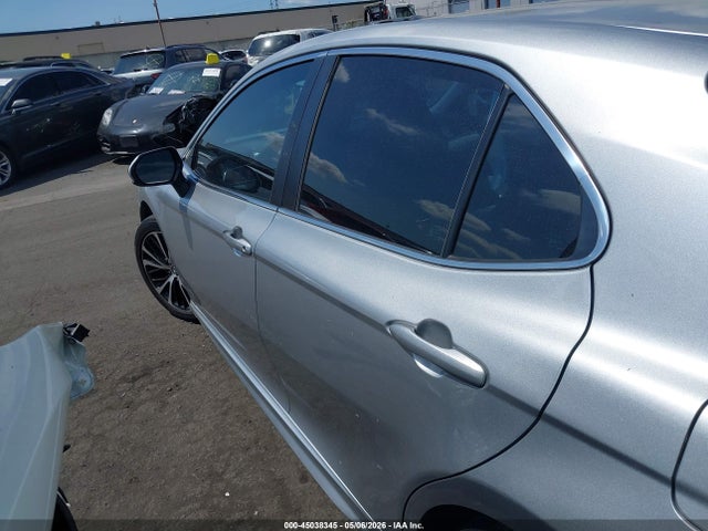 Продажа на аукционе авто 2018 Toyota Camry Se, vin: 4T1B11HK5JU599405, номер лота: 45038345