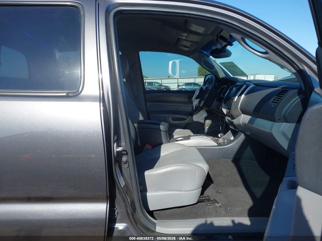 2013 Toyota Tacoma V6 მანქანა იყიდება აუქციონზე, vin: 5TFMU4FNXDX016865, აუქციონის ნომერი: 45038372