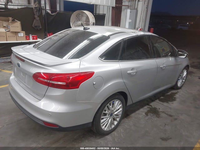Ford Focus Titanium 2018 1FADP3J27JL250033 Image 4
