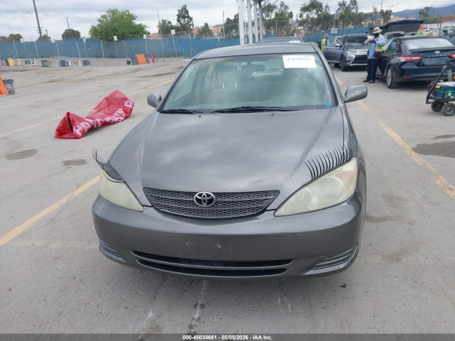 45038661 :رقم المزاد ، 4T1BF32K02U540933 vin ، 2002 Toyota Camry Le V6 مزاد بيع