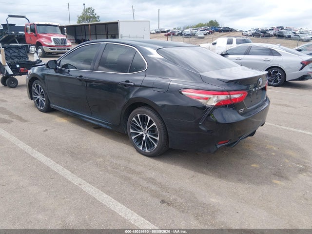 45038690 :رقم المزاد ، JTNB11HK3J3018733 vin ، 2018 Toyota Camry Se مزاد بيع