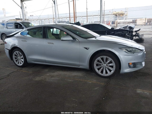 Tesla Model S 60/70/75/85 2016 5YJSA1E16GF176656 Image 12