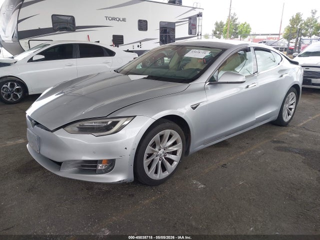 Tesla Model S 60/70/75/85 2016 5YJSA1E16GF176656 Image 2