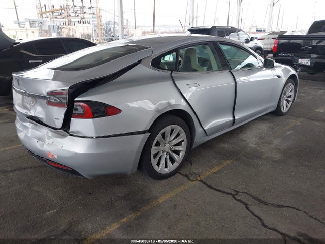 Tesla Model S 60/70/75/85 2016 5YJSA1E16GF176656 Image 4