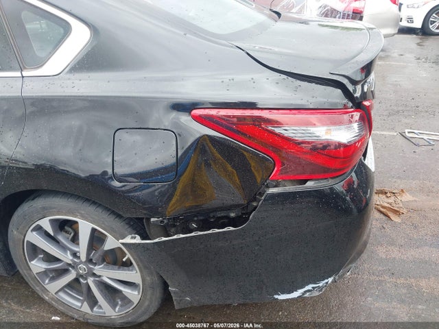45038767 :رقم المزاد ، 1N4AL3AP4HN361387 vin ، 2017 Nissan Altima 2.5 Sr مزاد بيع