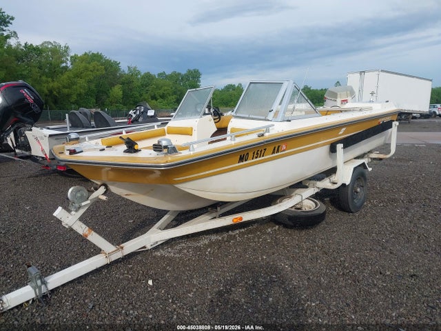 45038808 :رقم المزاد ، STR29275M748 vin ، 1974 Starcraft 15ft Boat مزاد بيع