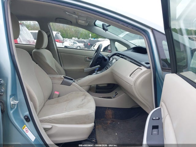 45039041 :رقم المزاد ، JTDKN3DU7D1732389 vin ، 2013 Toyota Prius Two مزاد بيع