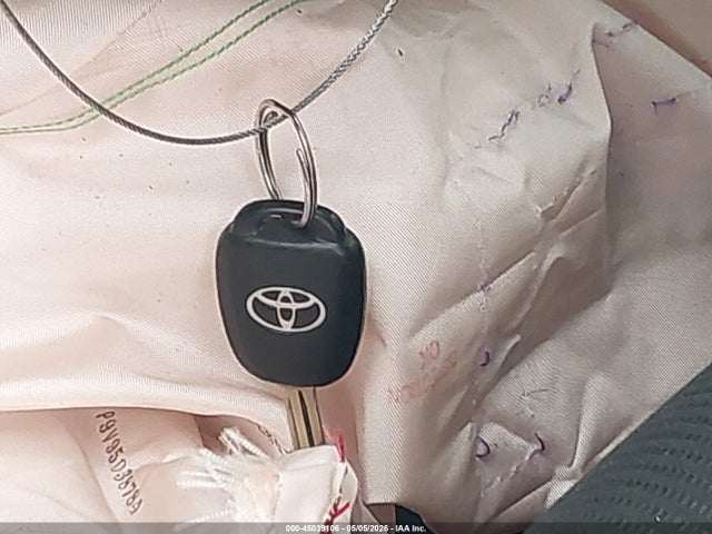 JTMZFREV4FJ040485 Toyota RAV4 LE