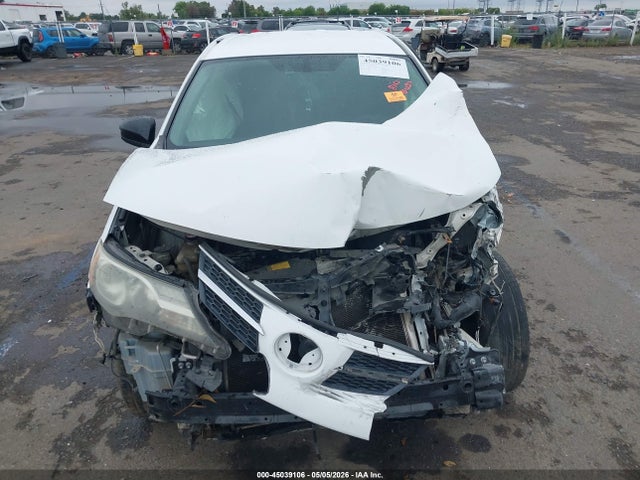 JTMZFREV4FJ040485 Toyota RAV4 LE