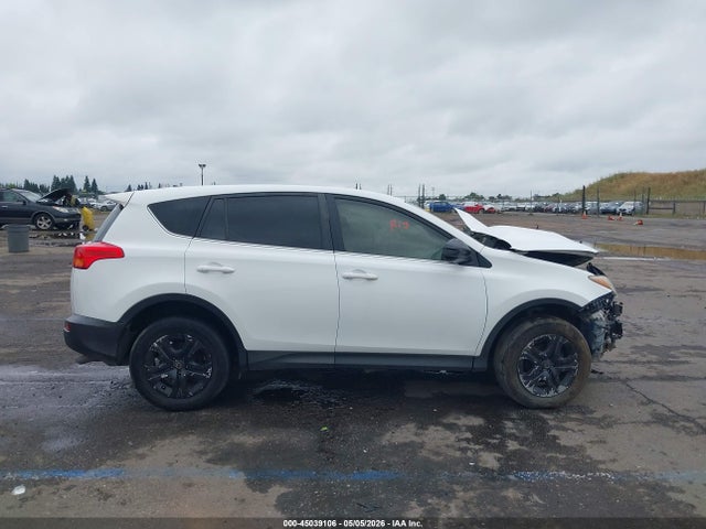 JTMZFREV4FJ040485 Toyota RAV4 LE