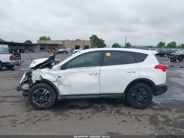 JTMZFREV4FJ040485 Toyota RAV4 LE