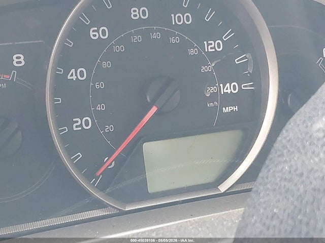 JTMZFREV4FJ040485 Toyota RAV4 LE
