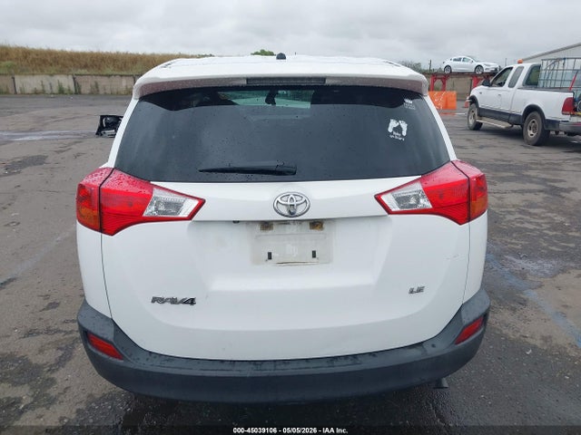 JTMZFREV4FJ040485 Toyota RAV4 LE