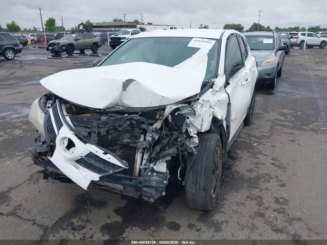 JTMZFREV4FJ040485 Toyota RAV4 LE
