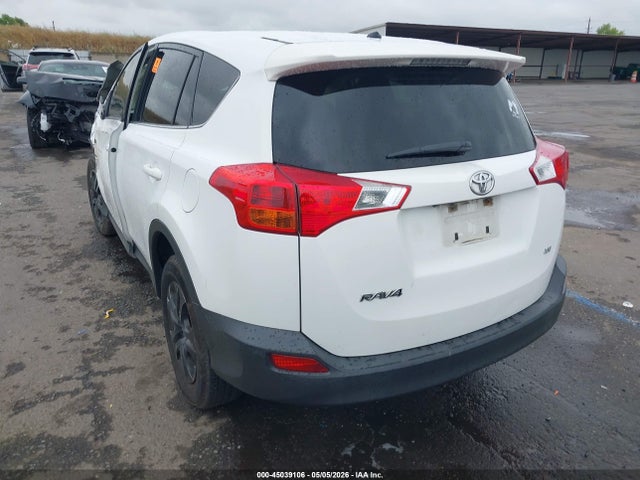 JTMZFREV4FJ040485 Toyota RAV4 LE