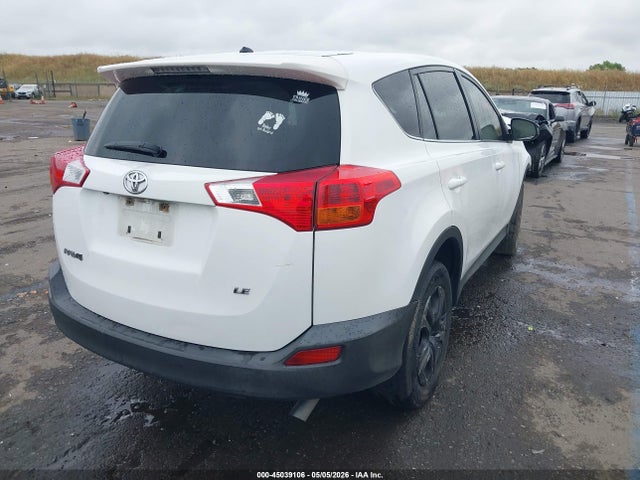 JTMZFREV4FJ040485 Toyota RAV4 LE