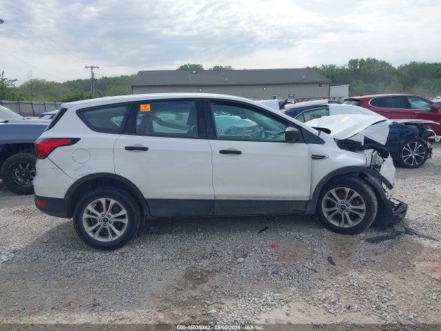 2019 Ford Escape S მანქანა იყიდება აუქციონზე, vin: 1FMCU0F7XKUC17858, აუქციონის ნომერი: 45039342