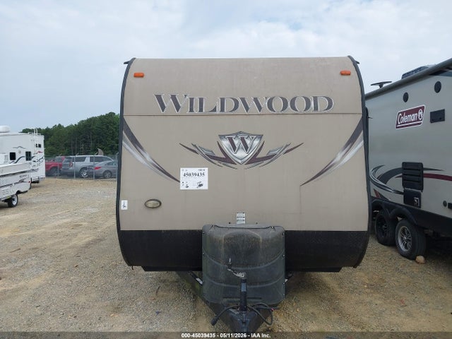 45039435 :رقم المزاد ، 4X4TWDC26FA254101 vin ، 2015 Wildwood Forest River Travel Trailer مزاد بيع