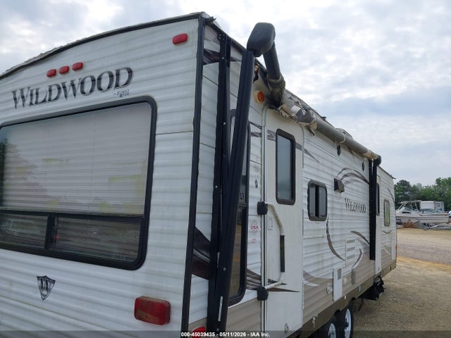 45039435 :رقم المزاد ، 4X4TWDC26FA254101 vin ، 2015 Wildwood Forest River Travel Trailer مزاد بيع