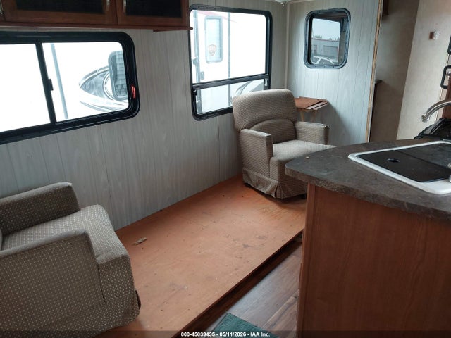 45039435 :رقم المزاد ، 4X4TWDC26FA254101 vin ، 2015 Wildwood Forest River Travel Trailer مزاد بيع