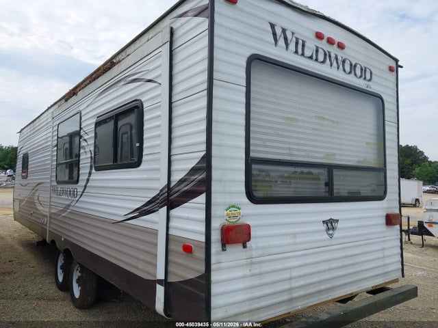 45039435 :رقم المزاد ، 4X4TWDC26FA254101 vin ، 2015 Wildwood Forest River Travel Trailer مزاد بيع