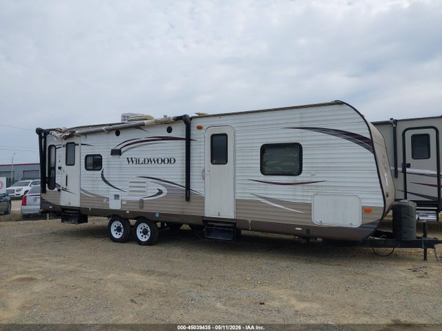 45039435 :رقم المزاد ، 4X4TWDC26FA254101 vin ، 2015 Wildwood Forest River Travel Trailer مزاد بيع
