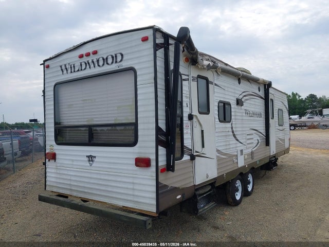 45039435 :رقم المزاد ، 4X4TWDC26FA254101 vin ، 2015 Wildwood Forest River Travel Trailer مزاد بيع