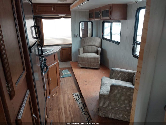 45039435 :رقم المزاد ، 4X4TWDC26FA254101 vin ، 2015 Wildwood Forest River Travel Trailer مزاد بيع