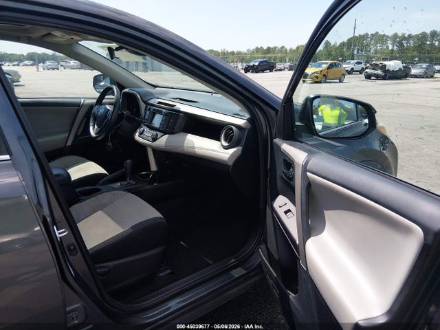 45039677 :رقم المزاد ، 2T3WFREVXJW516798 vin ، 2018 Toyota Rav4 Xle مزاد بيع