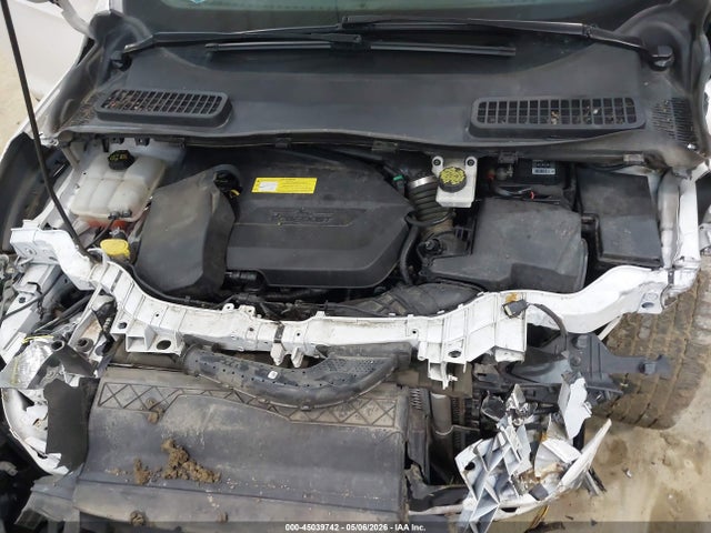 45039742 :رقم المزاد ، 1FMCU9JX2GUB55116 vin ، 2016 Ford Escape Titanium مزاد بيع