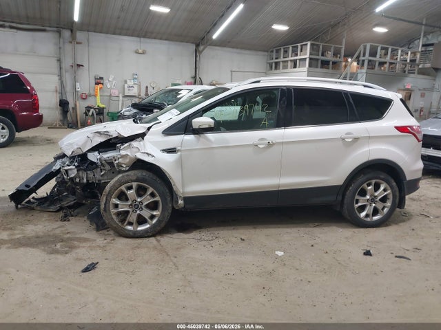 45039742 :رقم المزاد ، 1FMCU9JX2GUB55116 vin ، 2016 Ford Escape Titanium مزاد بيع