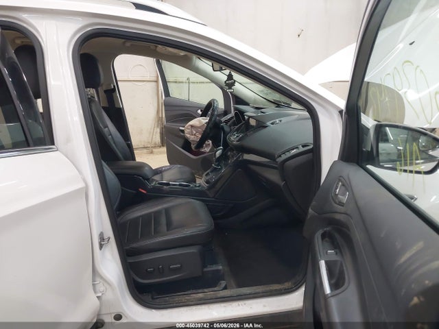 45039742 :رقم المزاد ، 1FMCU9JX2GUB55116 vin ، 2016 Ford Escape Titanium مزاد بيع
