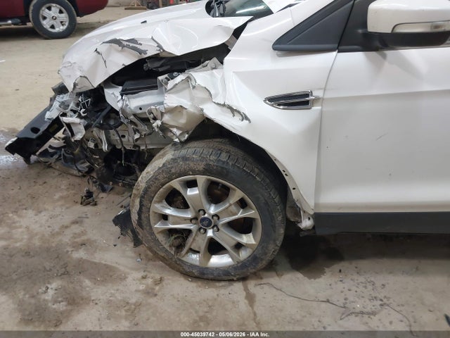 45039742 :رقم المزاد ، 1FMCU9JX2GUB55116 vin ، 2016 Ford Escape Titanium مزاد بيع