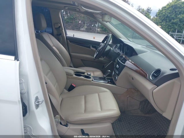2014 Mercedes-benz C 250 Sport მანქანა იყიდება აუქციონზე, vin: WDDGF4HBXEA965160, აუქციონის ნომერი: 45039830