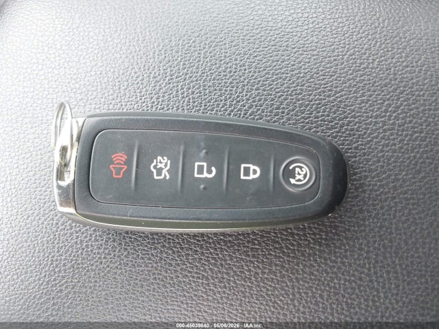 45039840 :رقم المزاد ، 1FMCU0HD5KUA74496 vin ، 2019 Ford Escape Sel مزاد بيع
