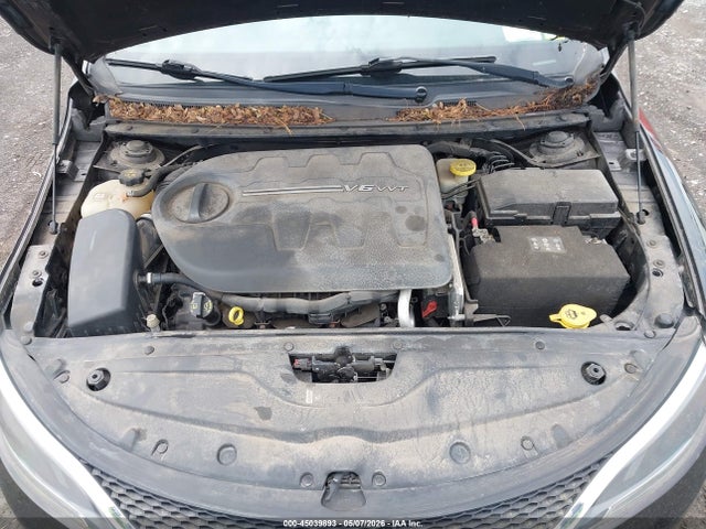 Продаж на аукціоні авто 2015 Chrysler 200 C, vin: 1C3CCCCGXFN635354, номер лоту: 45039893